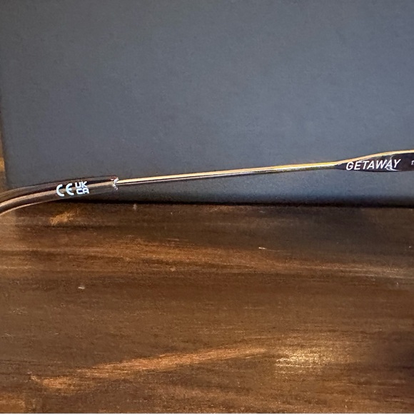 Quay Getaway Sunglasses In Gray Unisex Retail $75. - Picture 5 of 12